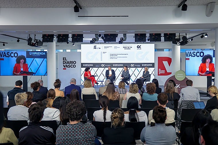 DV Gunea acogió una intensa mañana en la que se sucedieron las intervenciones y las mesas de diálogo.