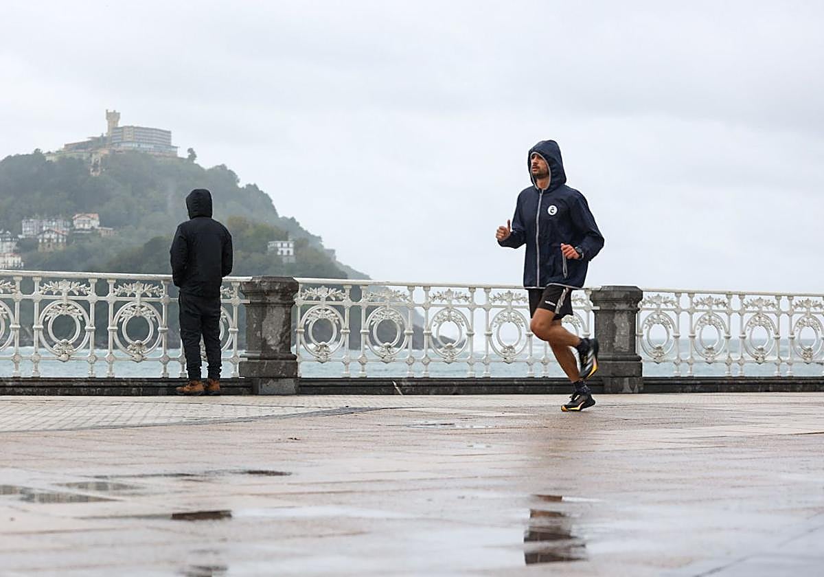Día de abundante lluvia este sábado en Donostia.