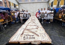 Reposteros por un día.Tolosa subrayó con una gigantesca 'T' de bizcocho su naturaleza golosa.