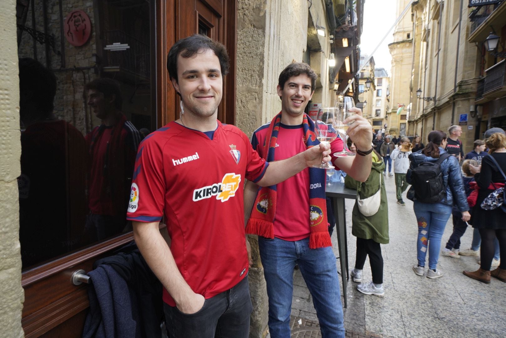 Así han vivido la previa del partido en Donostia los aficionados de Osasuna