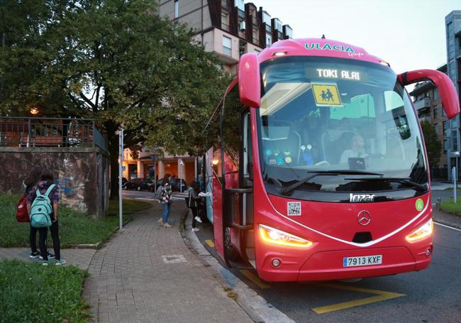 Parada de autobús escolar en Irun.