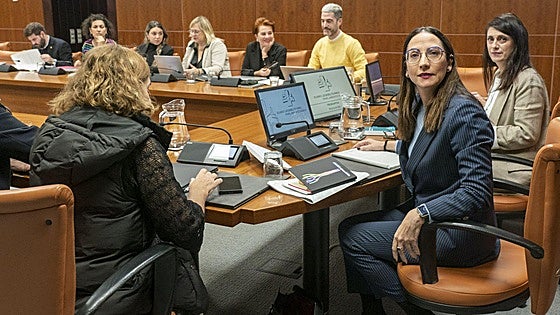 Pedrosa admite que la equiparación de salarios entre la red pública y concertada «es muy compleja»