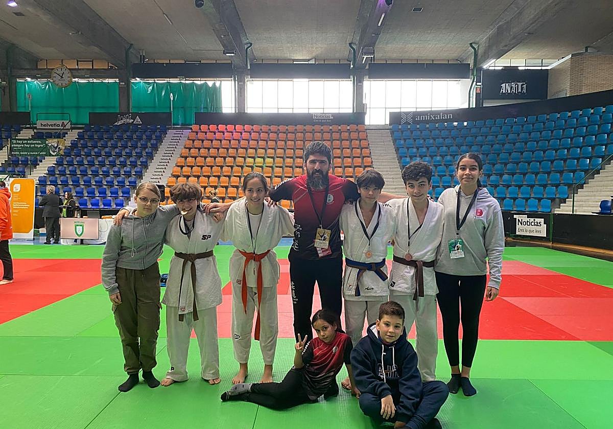 Representación del judo eibarrés en la segunda edición del Torneo Anaitasuna de Pamplona.