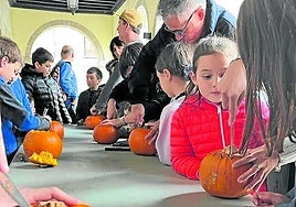 Vaciado de calabazas y disfraces con Jardun para preparar Gau Beltza