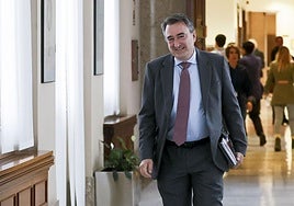 Euskadi recaudará el impuesto a la banca y el 'no' de Junts hace decaer el de las energéticas