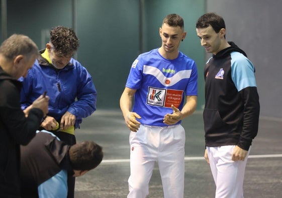 Iraitz Zubizarreta y Jokin Altuna, en el Atano III.