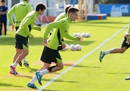 Turrientes ha iniciado el entrenamiento esta mañana con el grupo, pese a que causa baja por molestias físicas.