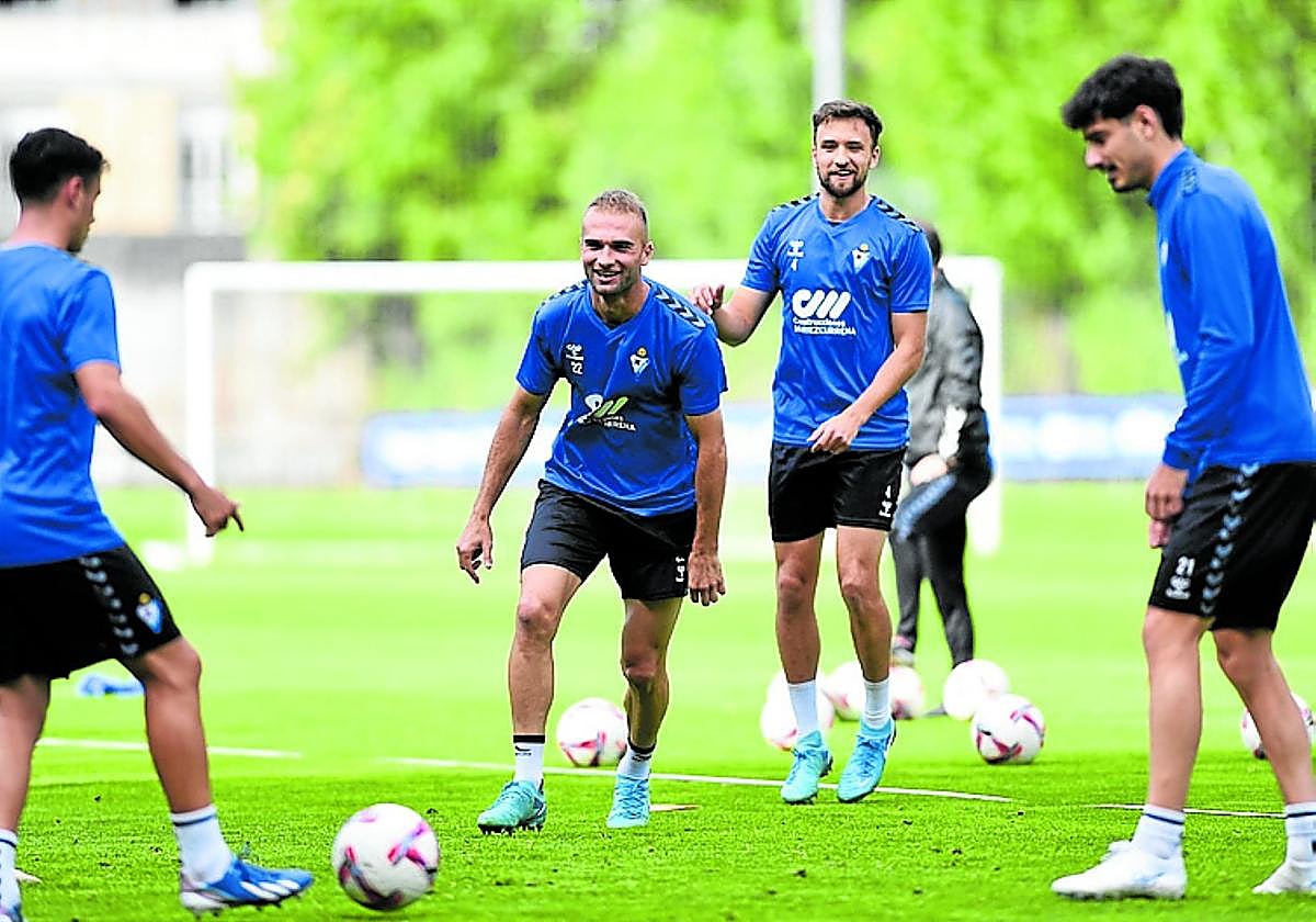 Arambarri está disponible para este sábado.