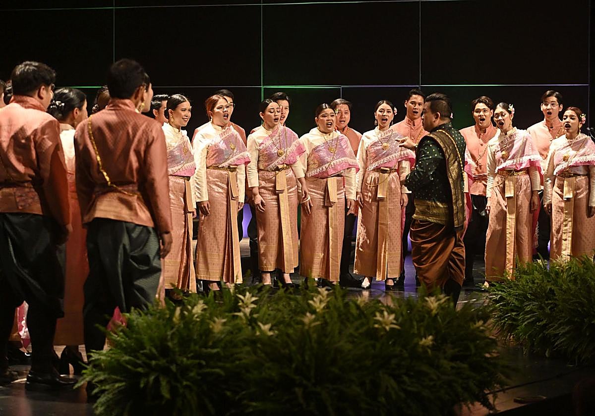 El 'Suanplu Chorus', de Bangkok, durante su actuación en el Certamen de Tolosa.