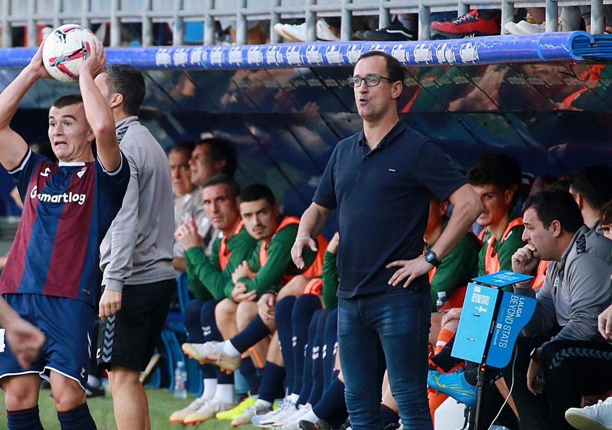 «Ahora es momento de estar unidos», clama Etxeberria