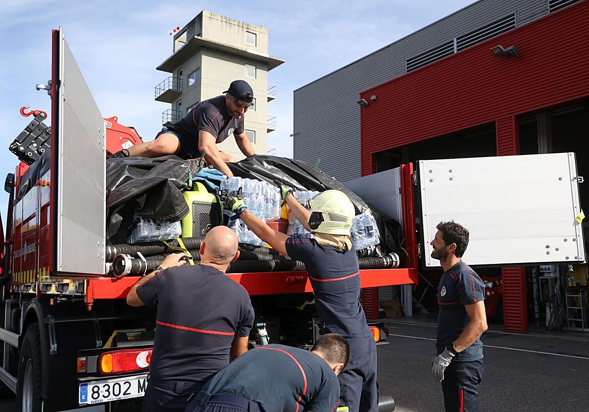 Bomberos de Donostia parten hacia Valencia para ayudar a los afectados por la DANA