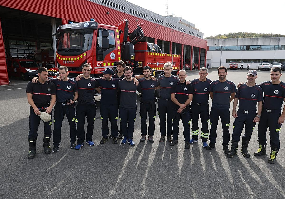 Los bomberos de Donostia, camino a Valencia para ayudar: «Nuestra misión es sacar el agua de los garajes»
