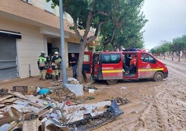 Bomberos vascos trabajando sobre el terreno.