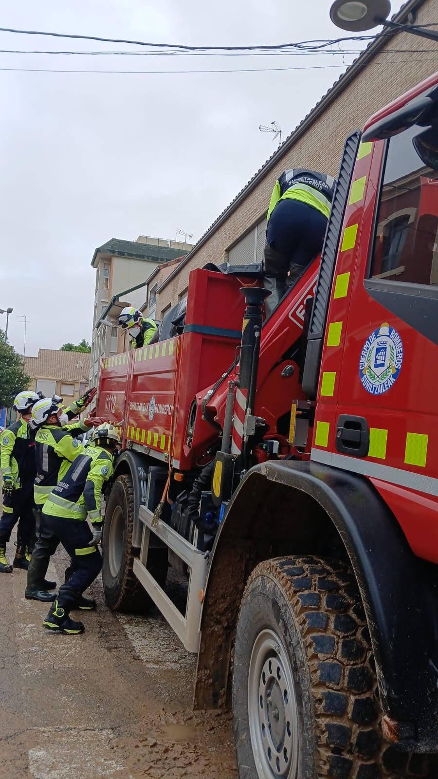 Los bomberos de Donostia en Alfafar, Sedaví y Catarroja, en imágenes