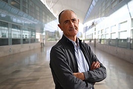El profesor e investigador Luis Liz Marzán en el parque tecnológico de Miramón.