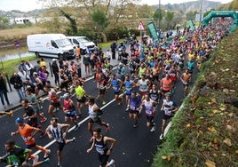 Los corredores de la Behobia comienzan la marcha en la edición del año pasado