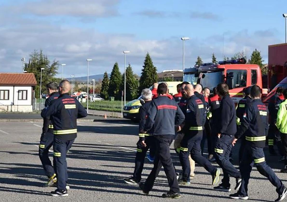 Bomberos que partieron el domingo desde Arkaute para ayudar a los afectados por la DANA en Valencia.