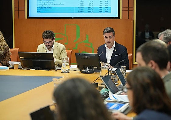 El consejero Mikel Jauregi detalla las cuentas este martes en Vitoria.