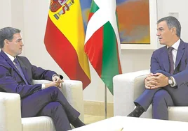 Imanol Pradales y Pedro Sánchez, durante la reunión que mantuvieron en septiembre en La Moncloa.