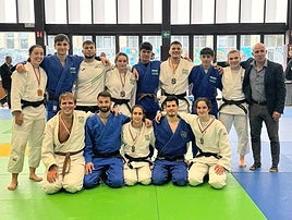 Los sénior del Lizardi contentos tras finalizar en Cto de Euskadi