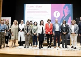 Asociadas de Aspegi, participantes en la mesa redonda y representantes de instituciones y empresas.