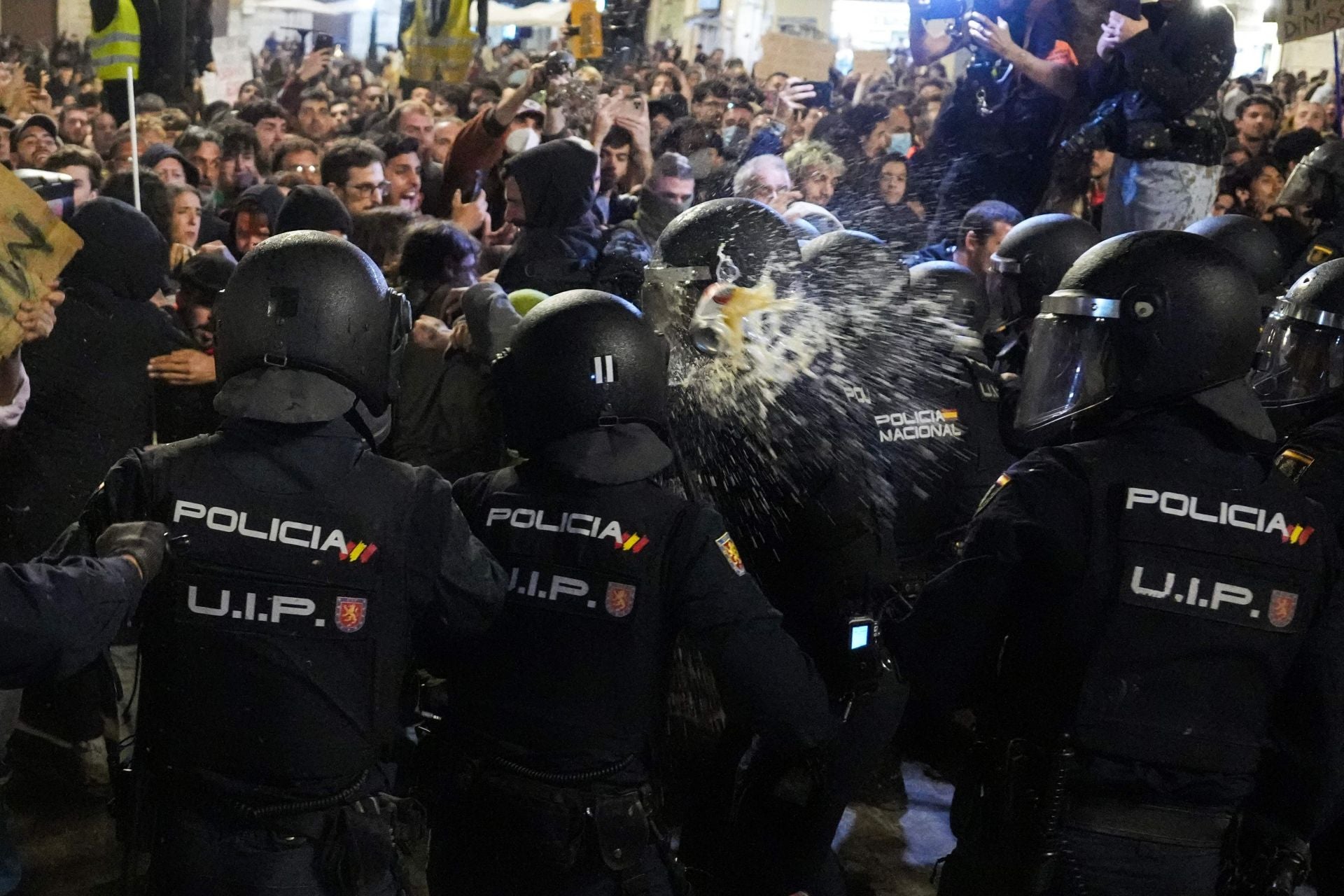 Las imágenes de los disturbios en Valencia tras la manifestación