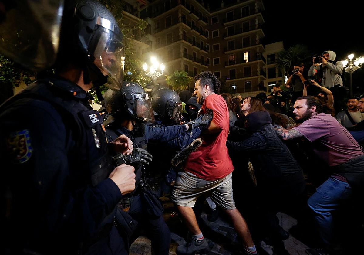 Las imágenes de los disturbios en Valencia tras la manifestación