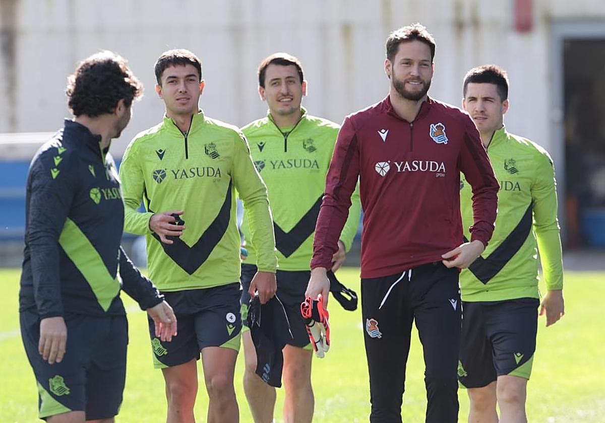Zubimendi, Oyarzabal, Remiro y Zubeldia, entrenando en Zubieta.