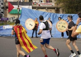 Corredores de la Behobia-San Sebastián entran en Gabierrota.