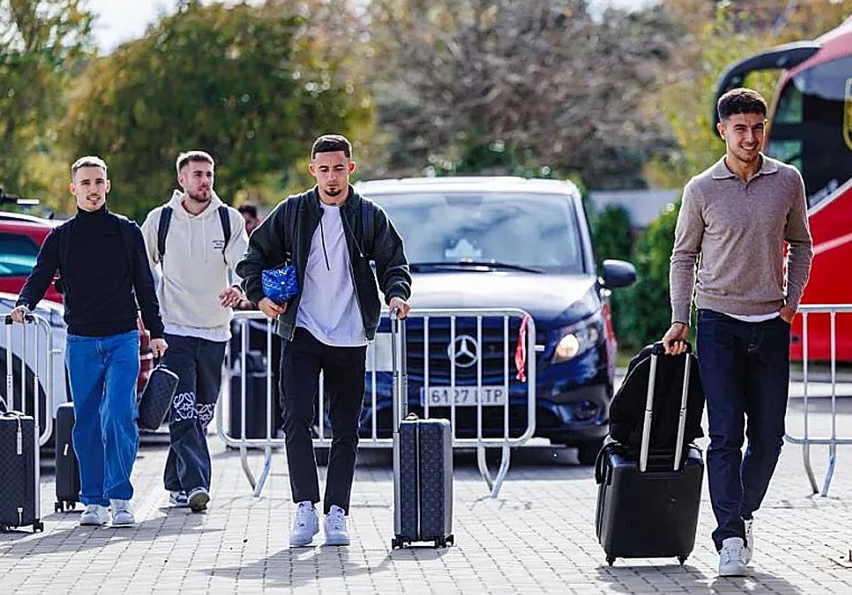 Zubimendi, a la derecha llega junto a Bryan Zaragoza, Mingueza y Pino