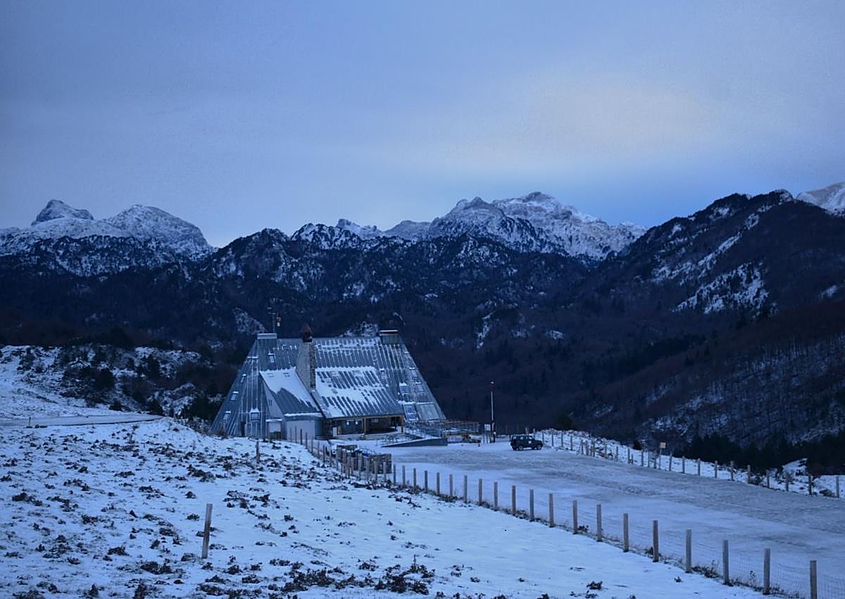 Imagen secundaria 1 - Belagua, en el pirineo navarro, esta pasada madrugada. 