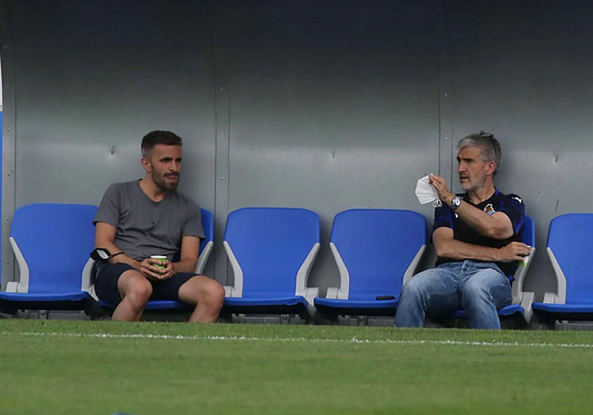 Erik Bretos, junto a Roberto Olabe, en una sesión en Zubieta en 2022.