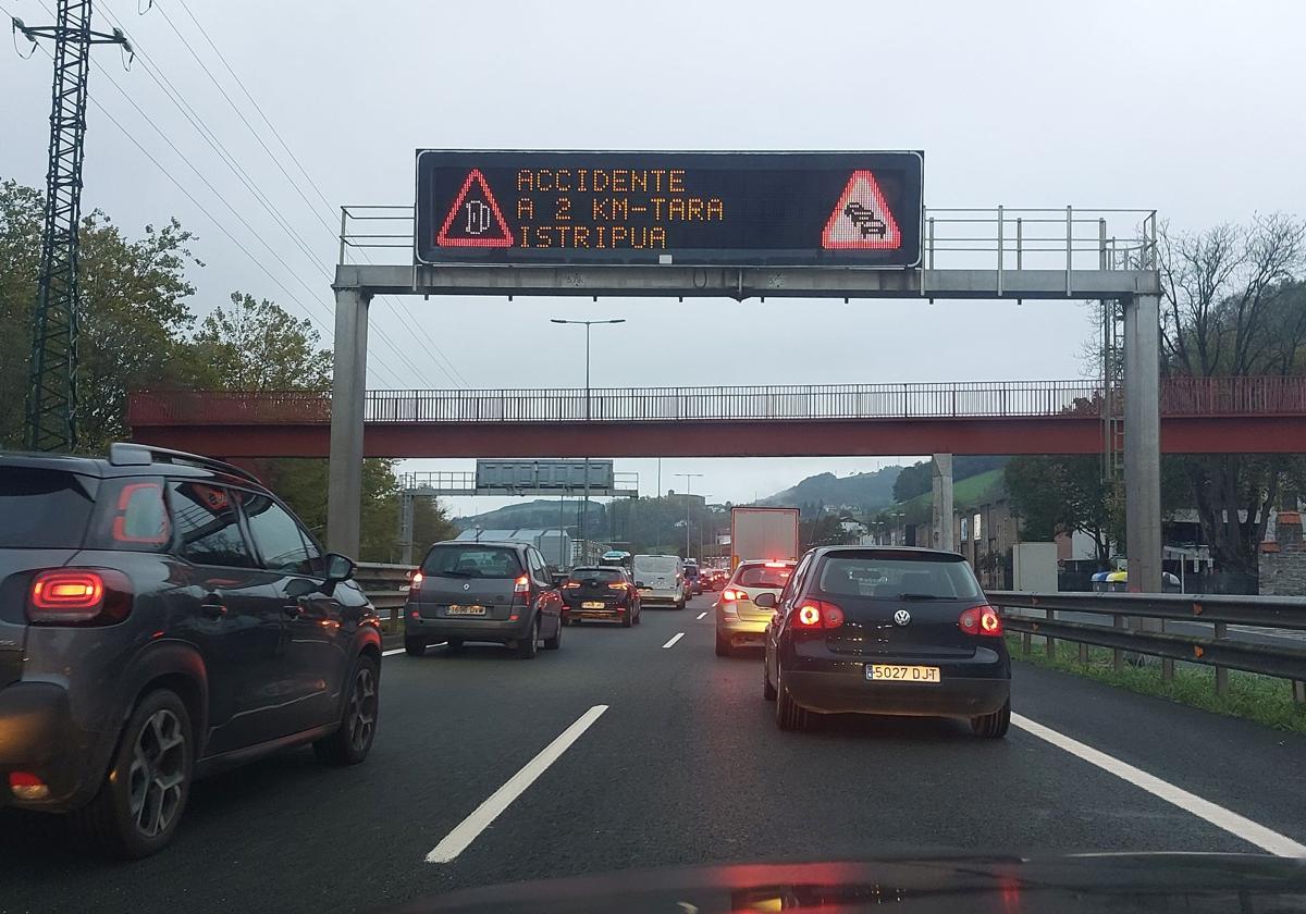 La retención a la altura de Irura por el accidente en la N-I a la altura de Tolosa.