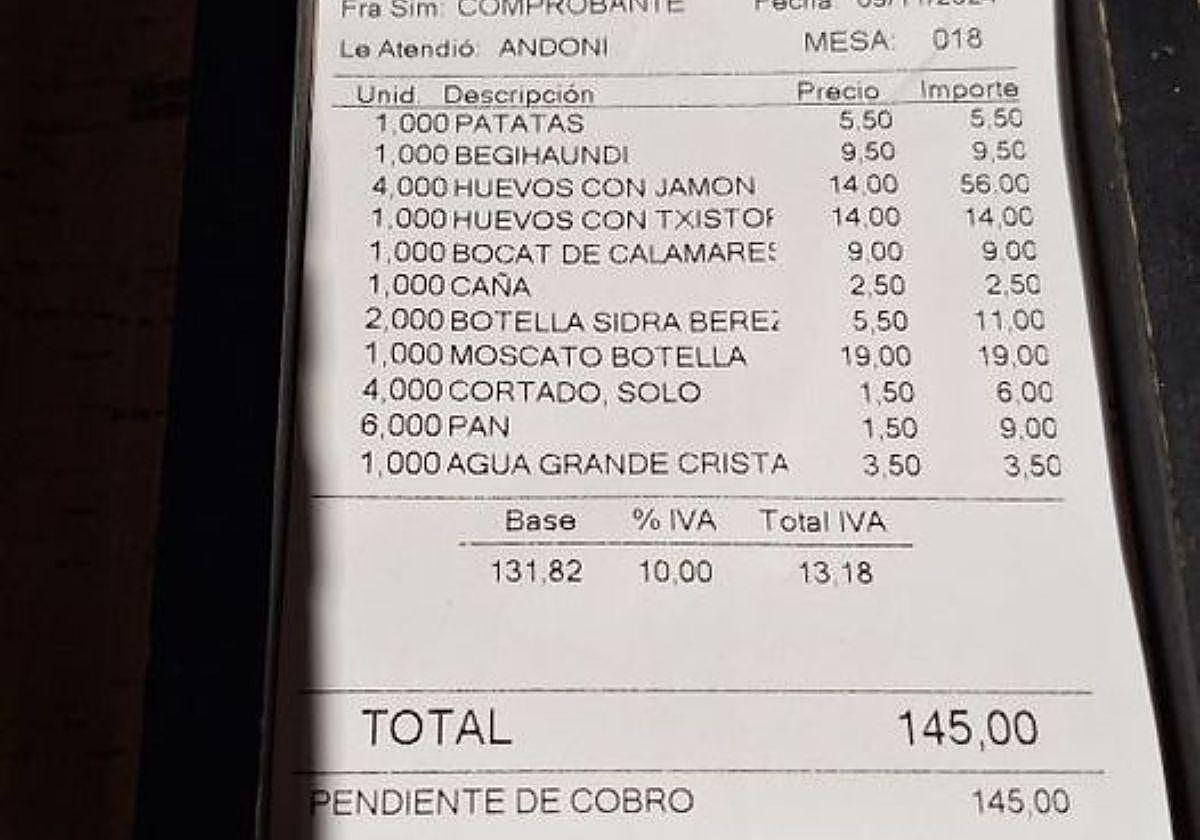 Ticket en un restaurante de Hernani que ha generado debate por el cobro del pan.
