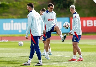 Mikel Oyarzabal afina la puntería con la selección: «Este juego es muy fácil para nosotros»