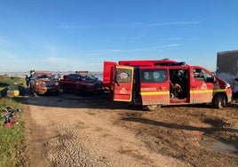 Bomberos vascos en la zona de la Albufera, en Valencia.