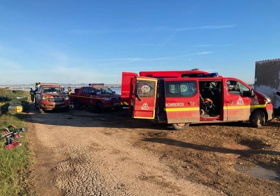 Bomberos vascos en la zona de la Albufera, en Valencia.