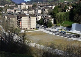 En este solar donde hace años estaba la Papelera de Amaroz se construirán las 192 viviendas públicas.