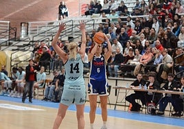 Louice Halvarsson del IDK y Lucía Rodríguez durante el encuentro.