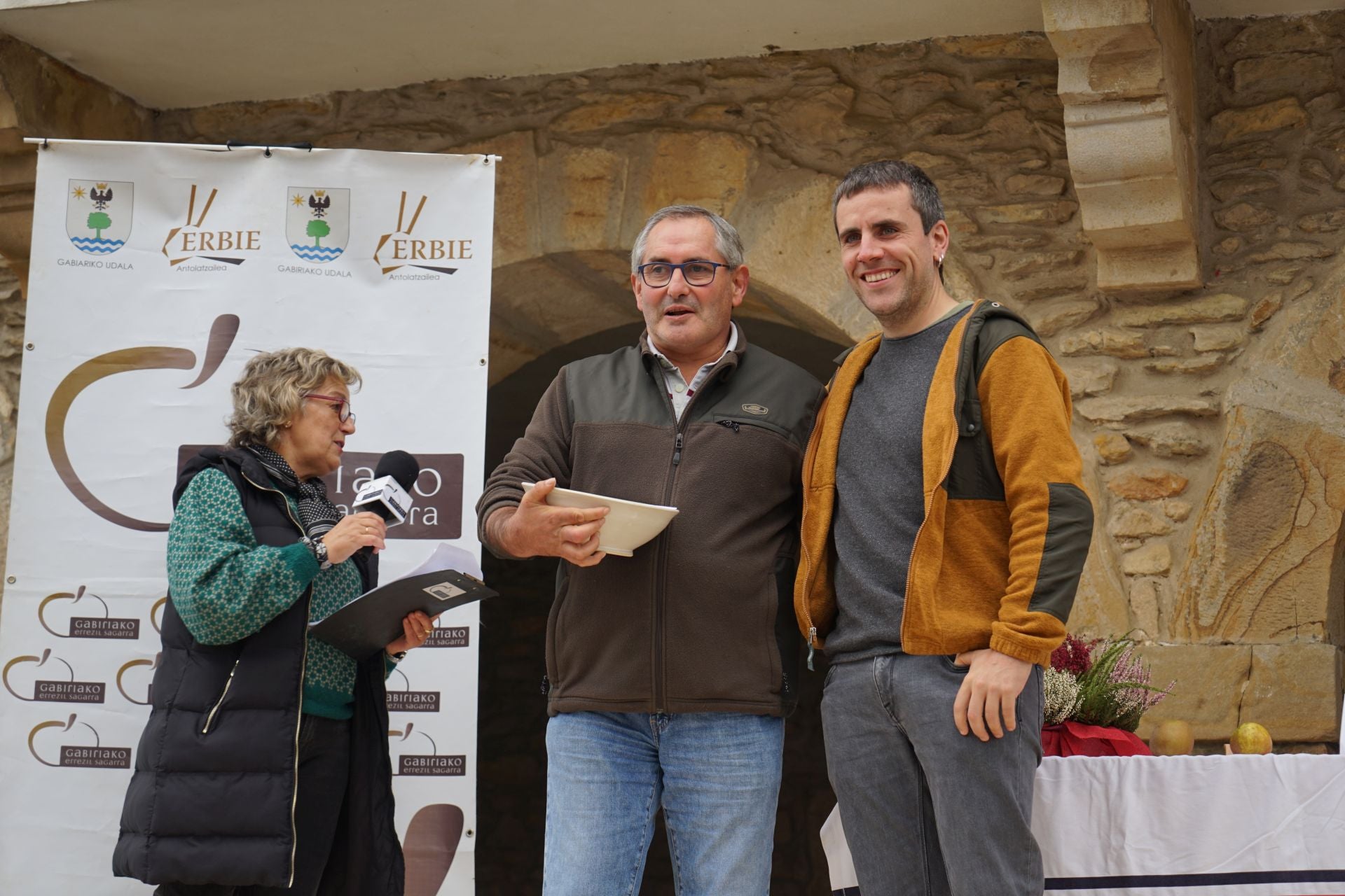 Gabirian ospatutako sagar azokaren argazkiak