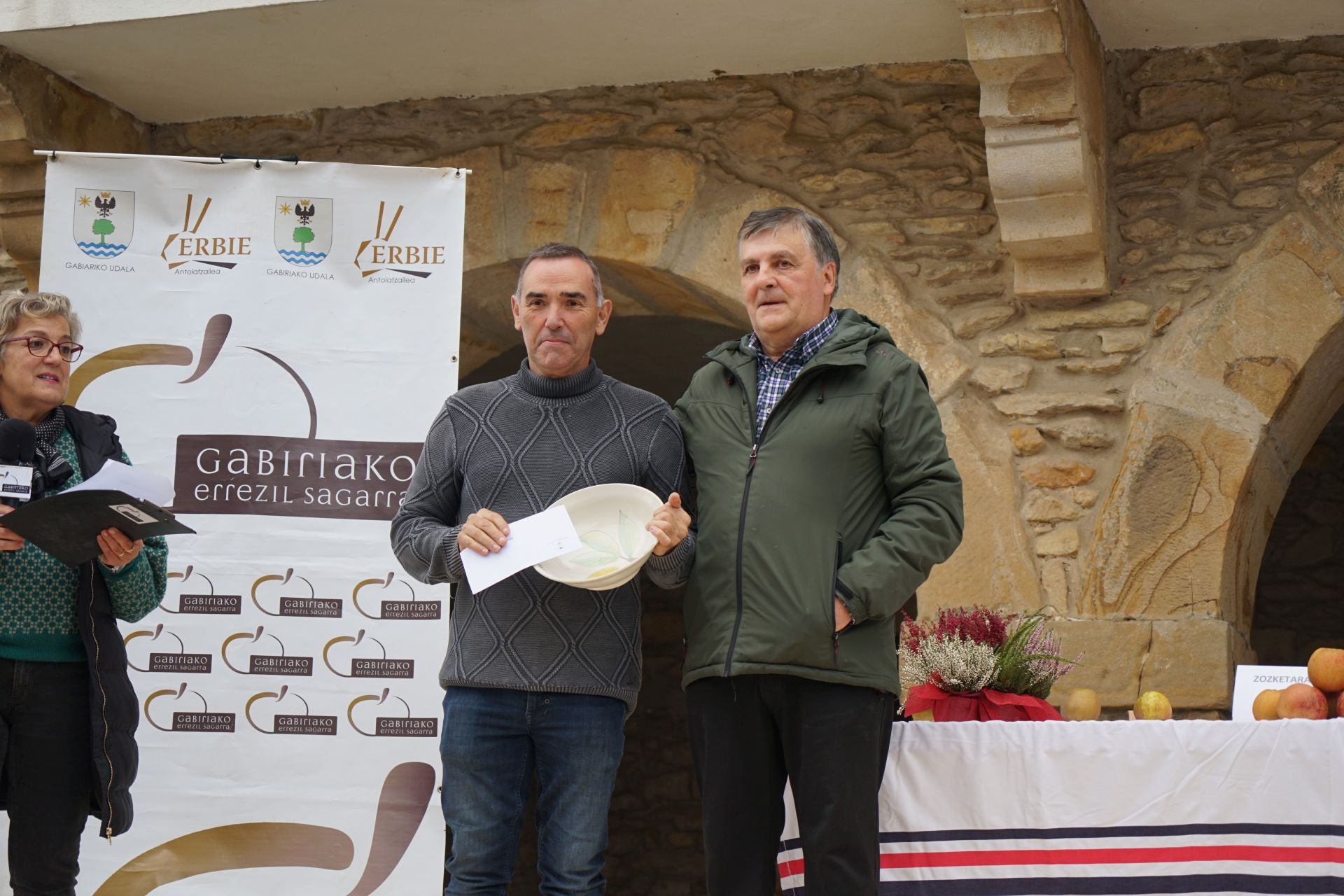 Gabirian ospatutako sagar azokaren argazkiak