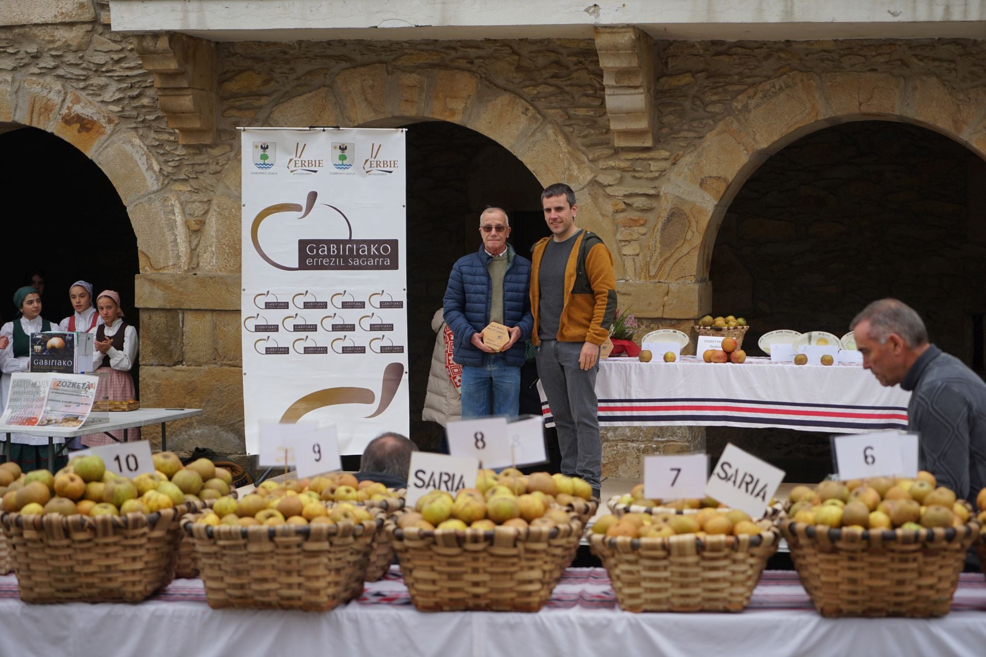 Gabirian ospatutako sagar azokaren argazkiak