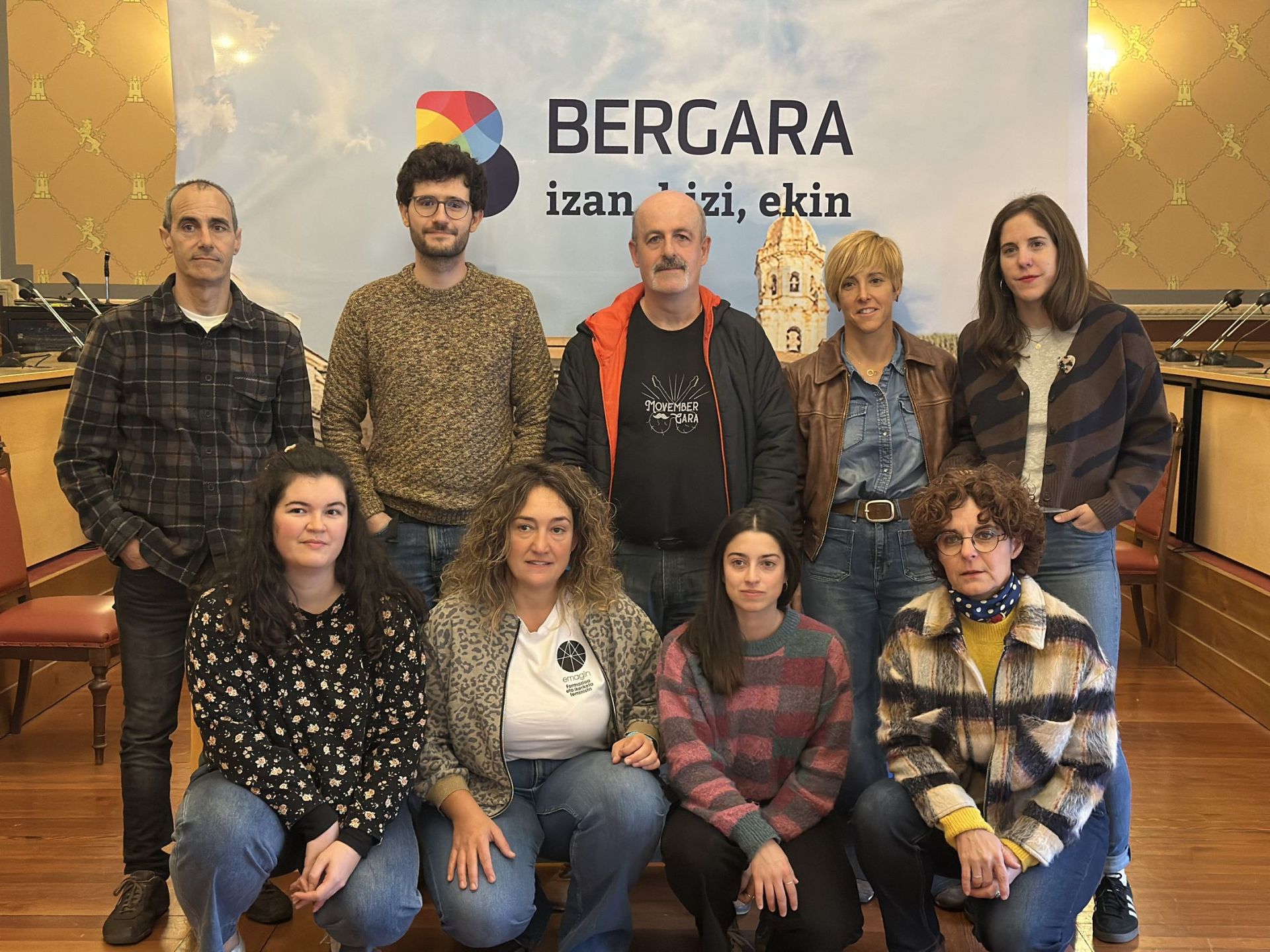 Representantes de los centros de secundaria junto a las autoridades locales