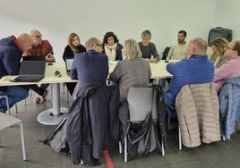 Reunión para crear el Consejo Municipal Portuario de Mutriku.