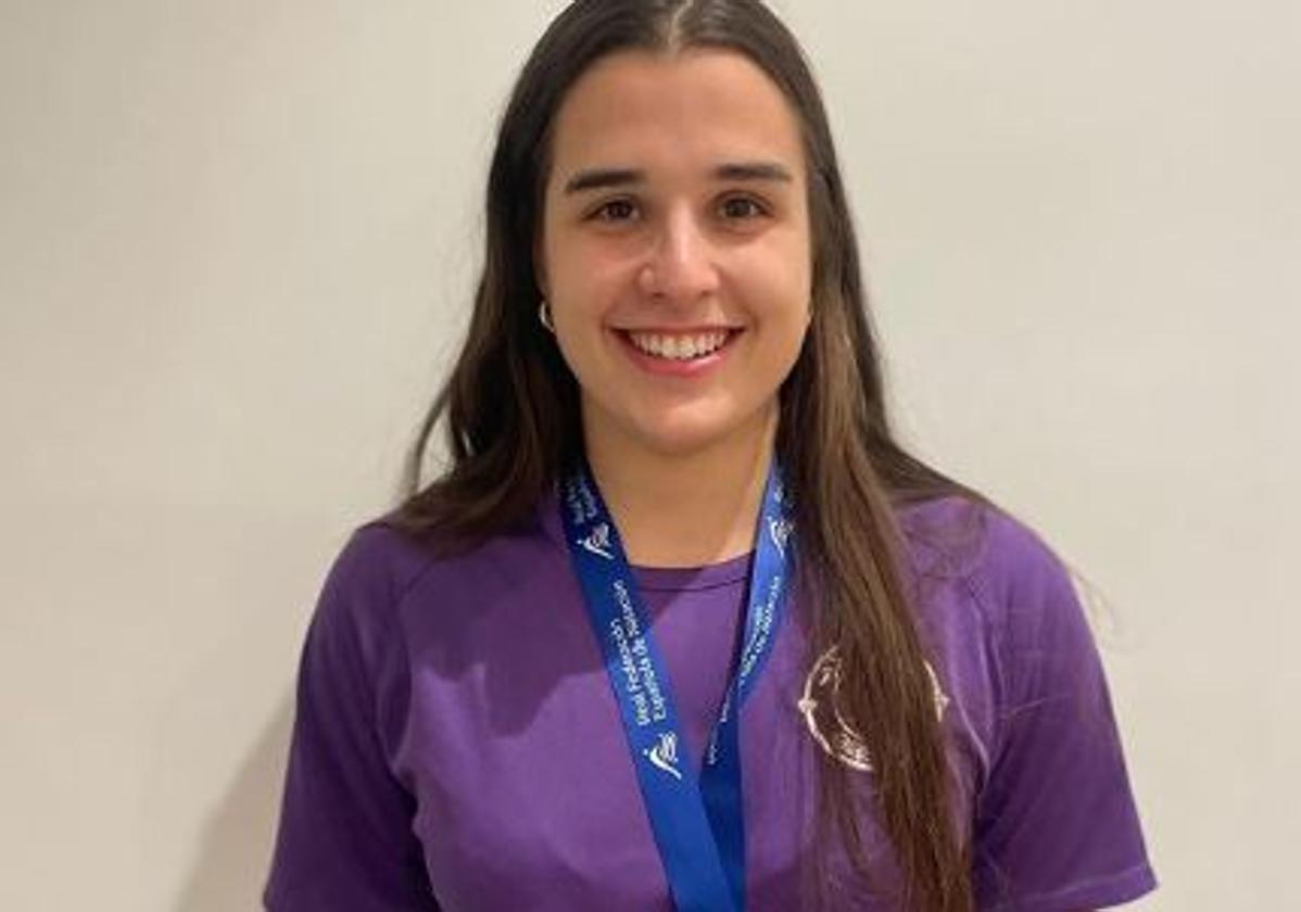 Maider Redin posa con la medalla de plata lograda en el Open de Invierno celebrado en Madrid.