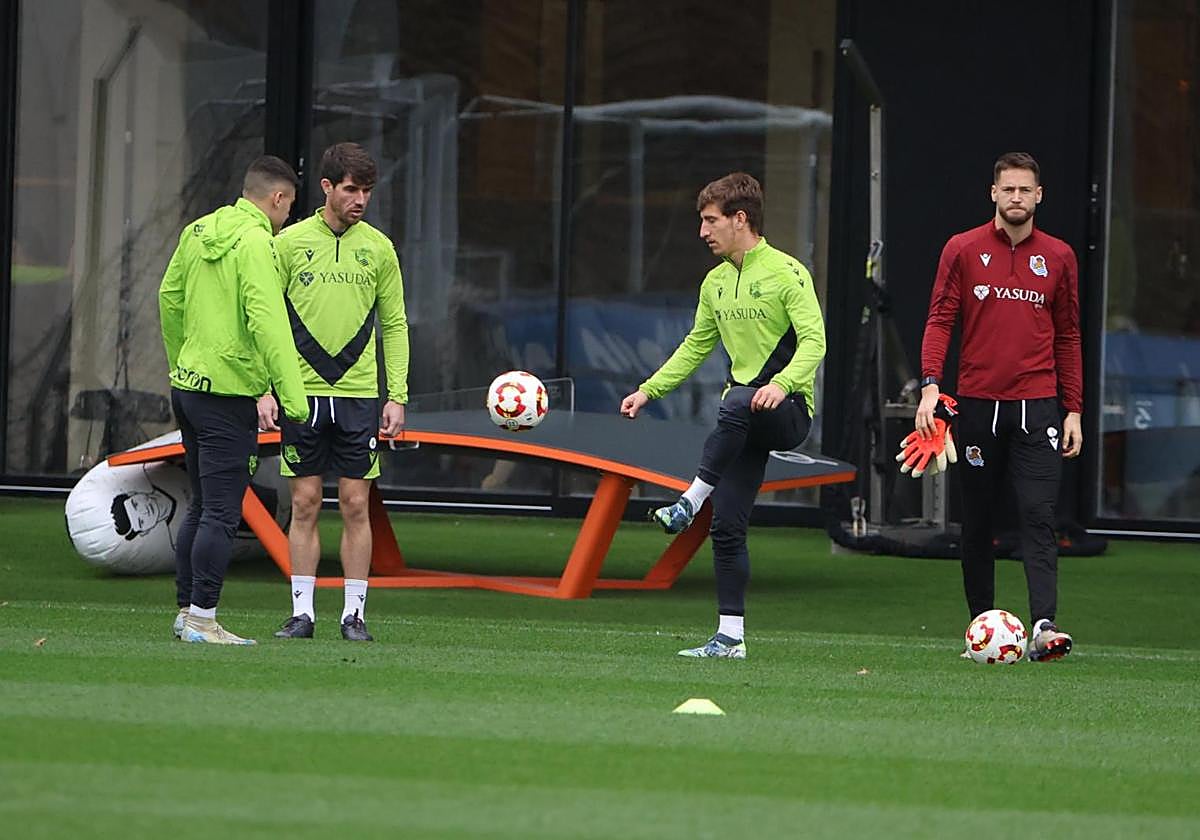 Álex Remiro ha sido uno de los internacionales que se ha sumado este miércoles s los entrenamientos en Zubieta