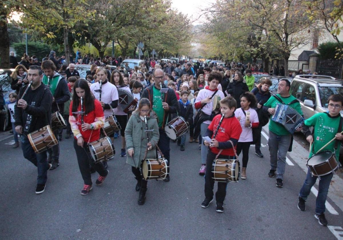 Los alumnos y profesores de Musika Eskola saldrán con sus instrumentos.