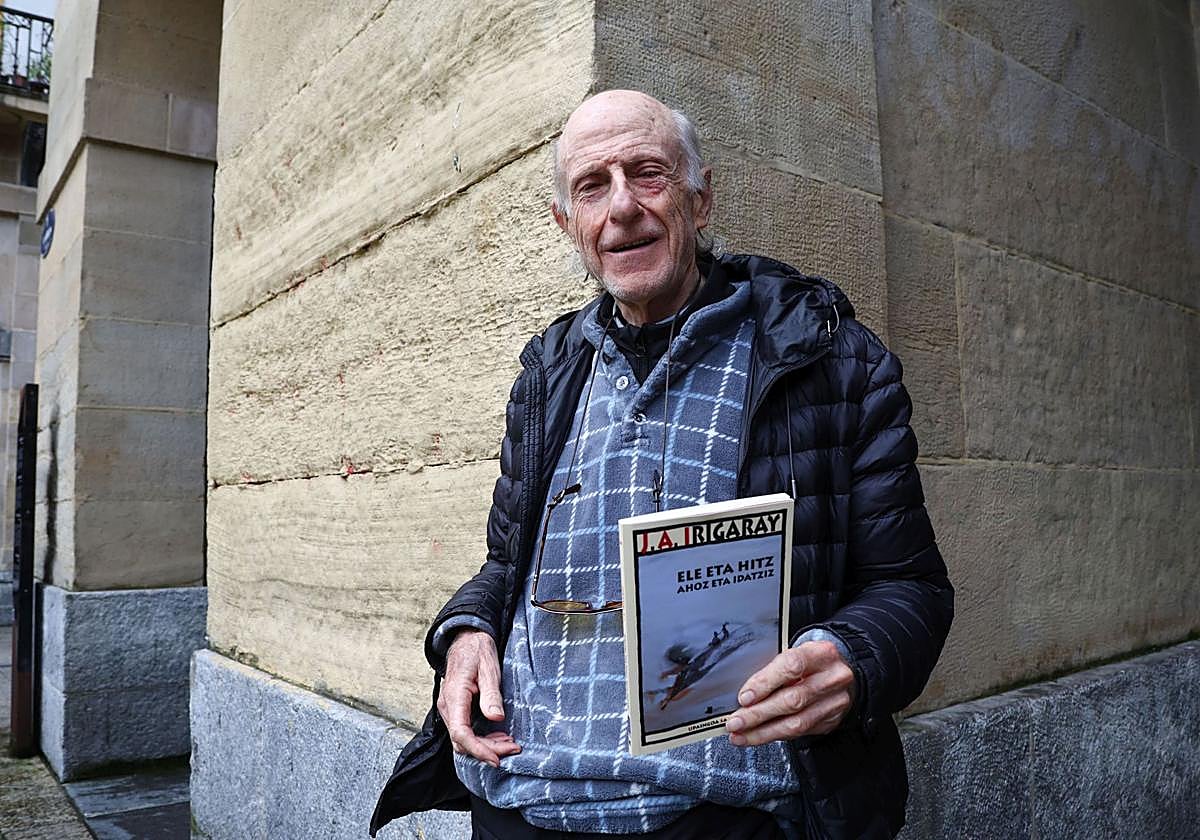 Jose Angel Irigaray, 'Ele eta hitz' saiakeraren aurkezpenaren aurretik.