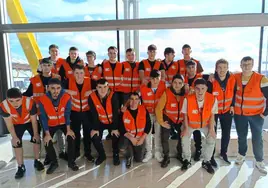 Jóvenes de Salesianos Urnieta en su visita al aeropuerto Adolfo Suárez Madrid-Barajas.