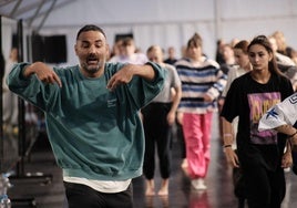 Iker Karrera ensaya con LA Contemporary Dance Company en Los Ángeles en 2022.